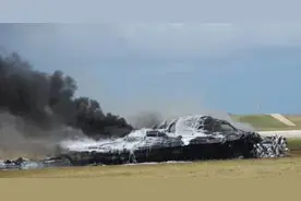 关岛历史：B2轰炸机坠毁图片