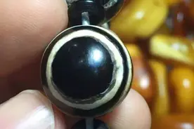 从没见过这样的“眼睛”！天珠特殊眼纹赏析图片