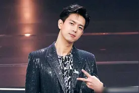 春晚神颜CP亮相！李现李沁第三次联排现身后台合照，可能春晚合体表演图片