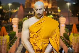 8块腹肌的“泰国帅和尚”，网友直呼想破戒图片