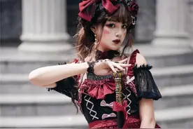 lo圈火了一种裙子叫“例假裙”，第一眼太丑，穿上后却能惊艳众人图片