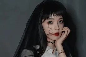 陈瑶万圣节“萝莉妆”教程走红，暗黑系和高级白的较量，气质太绝图片