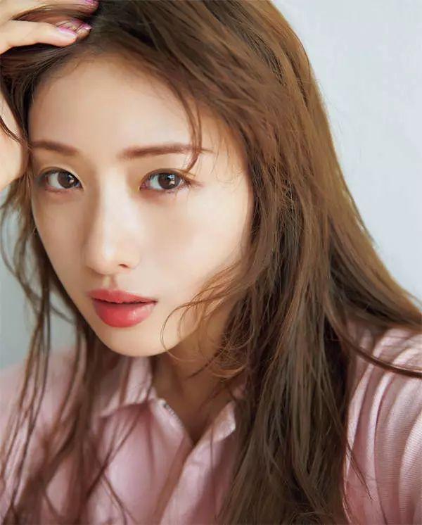 泫雅想让嘴巴也变成易肿体质?都怪嘟嘟唇太性感可爱!