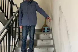 醉酒不是理由！男子酒后点燃楼道内杂物被刑拘图片