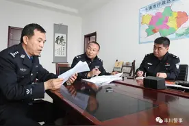 每月工资4500-5000元招募有前科社会闲散人员，乌兰察布警方打掉一专门强行收回逾期未还款挖掘机的犯罪团伙图片