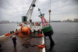 完成！大连湾海底隧道海上施工从临时航道转换至公共航道图片