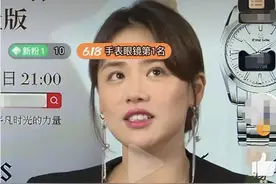 马思纯放飞自我？穿紧身连衣裙秀性感却胖成球，和网红合影输惨了图片