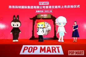 泡泡玛特敲钟！市值暴涨100%超千亿，33岁夫妻是怎么玩转盲盒生意的图片