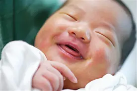 头脑发育差的宝宝，会有这4个表现，中了一个，父母就要紧张起来图片