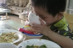 3岁男孩午睡后再没睁开眼，医生的话让奶奶心碎，很多家长还在犯图片