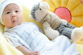 宝宝患有脑瘫不会走路，这三个康复训练来帮助宝宝图片