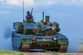 国产蜂群系统再次亮相，坦克搭配无人机群，致命缺陷被弥补图片