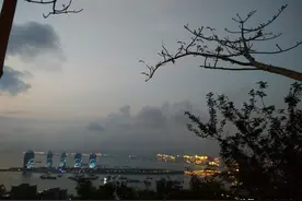 鹿回头公园山顶俯视三亚凤凰城酒店图片