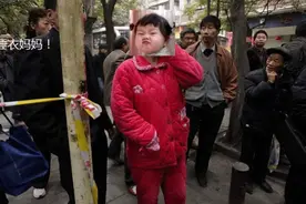 中国接娃像“睡衣大会”，日本妈妈像选美，孩子长大“差距”明显图片