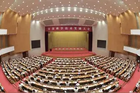 李兰娟获奖300万，全捐！为了他们图片