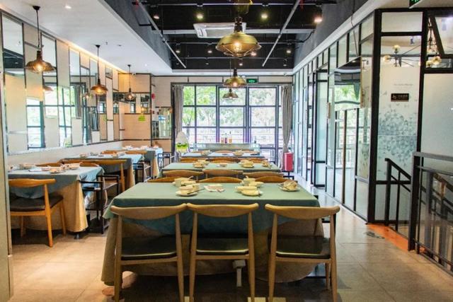 火锅店吃的有黄有稠的花胶鸡锅 2026年火锅店的花胶鸡汤 浓稠