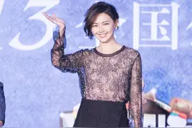 孙燕姿不仅越老越显嫩，穿衣风格也变大胆了很多，美的让人难忘图片