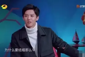 95后周峻纬：18岁公布恋情，22岁结婚，只为把她留在自己身边图片