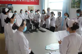 护士：用爱温暖患者，忙碌并快乐着图片