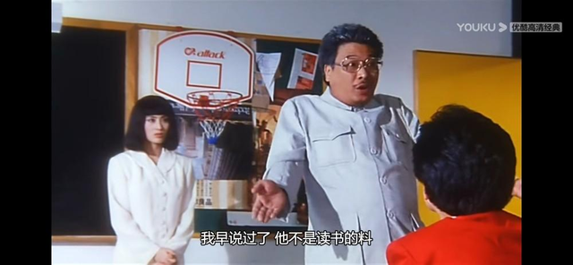 她参演了5部《逃学威龙》，戏份却越来越少，从女主逐渐演成女配