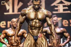 中国第一位健身巨兽，一手建立起自己学院，成功的脱颖而出图片