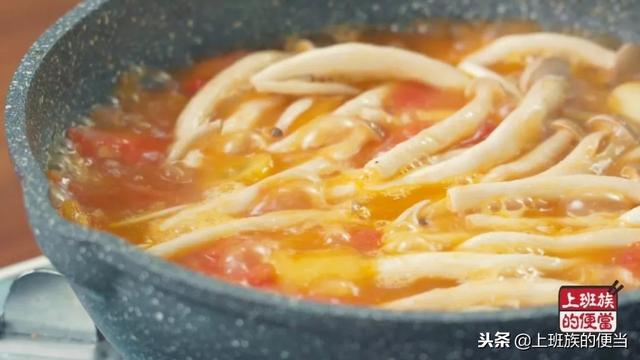 用3个番茄做了个火锅汤底，太鲜美了