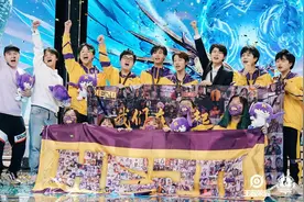 祝贺兄弟公司南京Hero久竞登顶2020王者荣耀冬冠总冠军图片