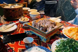 蒙古族的年夜饭，能大口吃肉才是福，菜太“实在”了，难怪长的壮图片