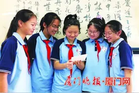 厦门：5名女生“捡”到迷路男童 街头发现异常返身追赶，陪伴照看孩子直到警察赶来图片