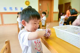 幼儿园“新型暴力”悄然盛行，孩子回家不敢吭声，父母也很难察觉图片