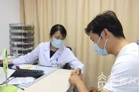 下雨天，还在用脚“乘风破浪”？当心这些健康问题图片