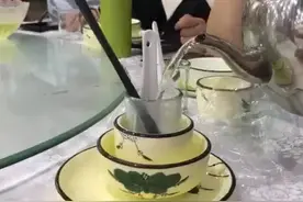 没有东西能阻止一个广东人饭前烫碗图片