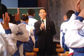 在中小学，有人辛辛苦苦一辈子，有人轻轻松松一辈子，是这样吗？图片