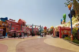 南京欢乐谷，周末人太多，最好平时去图片