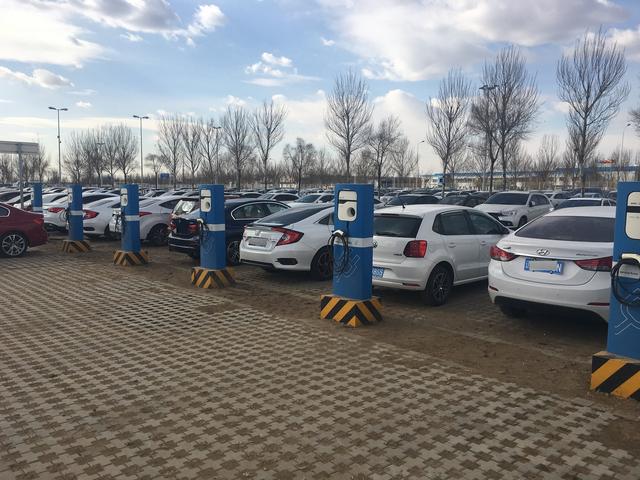 燃油车跑400km可以接受，电动汽车能跑500km，为何大家还不满意？