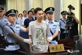 Qing听丨“20年后掌掴班主任”当事人出狱 想要回归平静生活赚钱养家图片