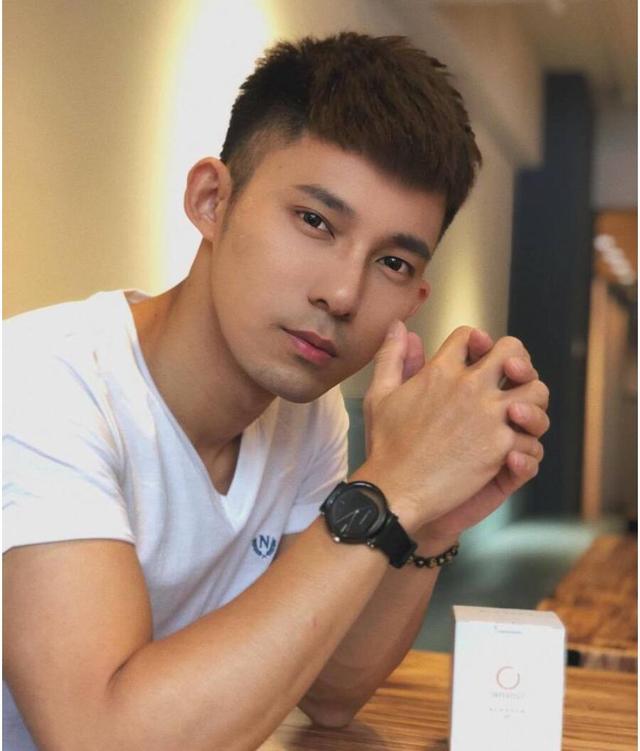 什么发型也能轻松驾驭,对于大脸圆脸男生来说,选择发型还是有些技巧可
