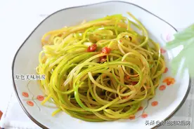 蒜苗这样做比炒肉片还好吃，清爽可口不长肉，特别下饭图片