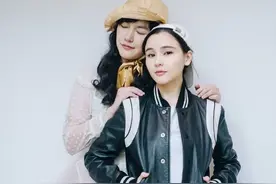 泰娱乐头条—泰国初代cpAom和Tina10年纪念日合体发糖图片