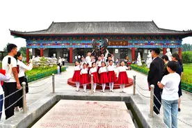 “诗词吟端午 抒怀诵经典”临沭县举行端午节诗歌朗诵会图片