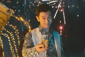 黄晓明新片预告火了，拿酒杯镜头致敬小李子，网友：一模一样图片
