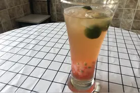绝犟.冰果鲜茶 蜜桃乌龙茶图片