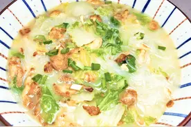 立冬给家人做碗烂糊白菜汤，汤鲜味美，驱寒暖胃，5元能做一大锅图片