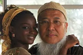 十年前，画家杨彦耗资千万迎娶非洲女孩，如今他们生活幸福吗图片