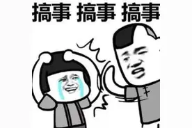 女同学网购制服手铐，不小心把男同学拷住，令人窒息的操作！图片