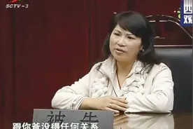 父母离婚多年，女儿难得给父亲买礼物，竟是为了找工作要帮忙？视频封面