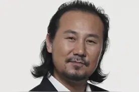 腾格尔：背负伤痛，笑对生活图片