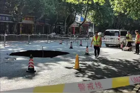 水灾后郑州的一万条牛仔裤图片