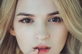 为爱离开家乡！俄罗斯空灵正妹「远嫁韩国欧巴」曝光：基因太好图片