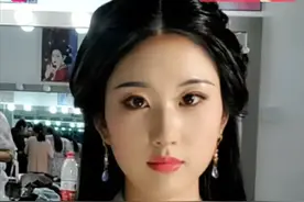 网红争相模仿明星经典角色，紫薇说哭就哭，山寨刘亦菲太传神图片